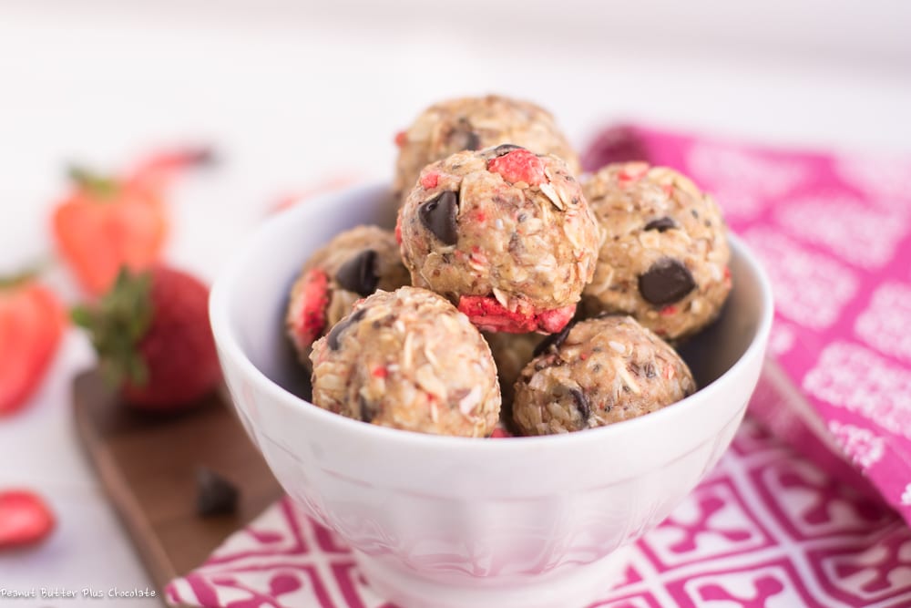 Chocolate Chunk Strawberry Energy Bites (vegan & gluten-free)