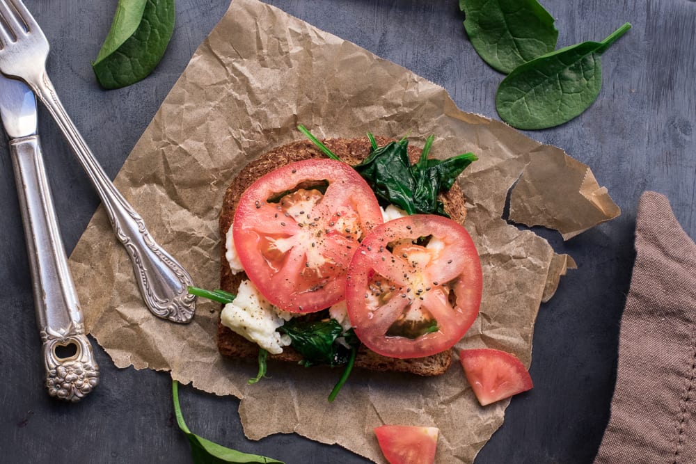 Healthy Spinach Tomato Egg White Toast