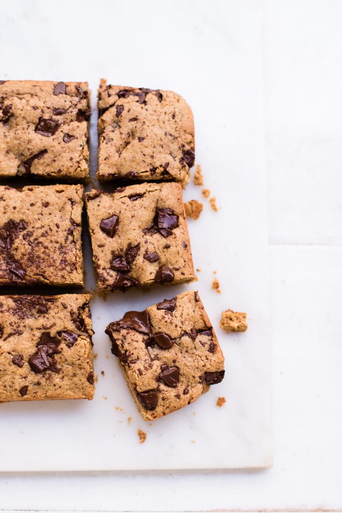 Healthy Chocolate Chip Cookie Bars (gluten-free & refined sugar-free)!