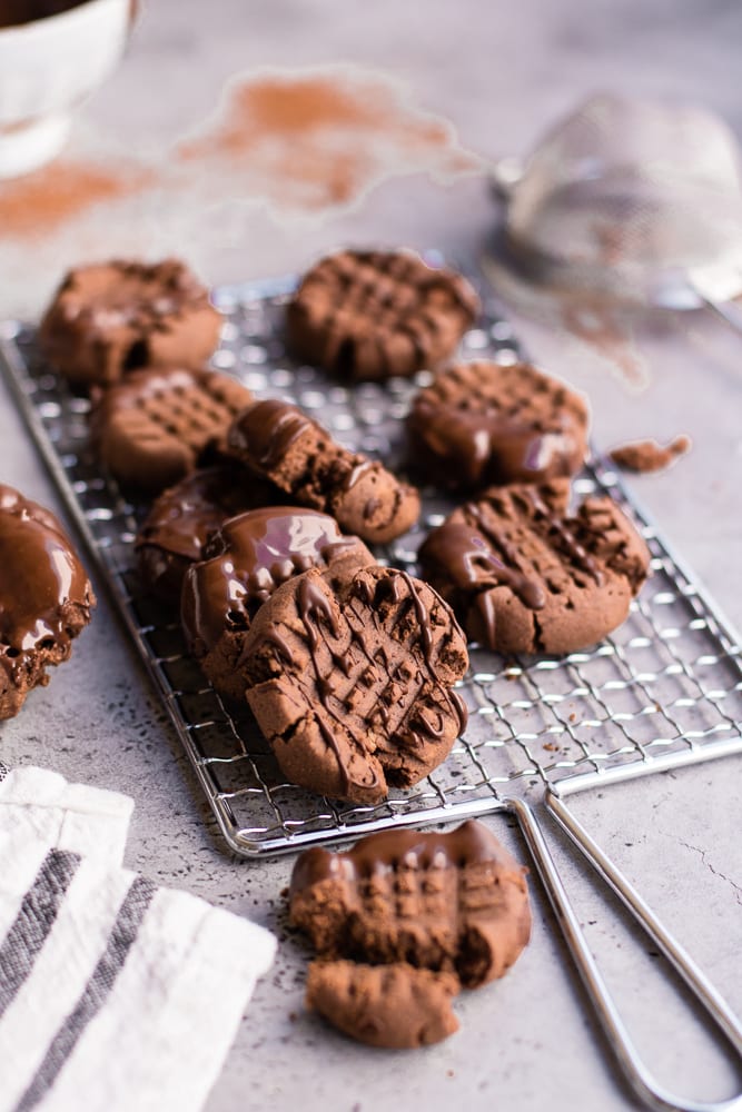 healthy chocolate peanut butter cookies
