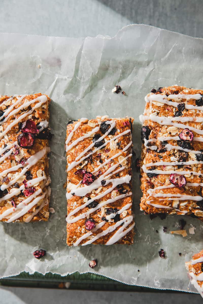 easy granola bars with blueberries, cashew butter and drizzle. Vegan snack bars lined up.