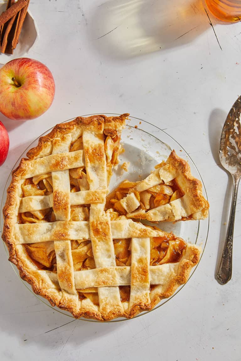The best vegan apple cinnamon pie