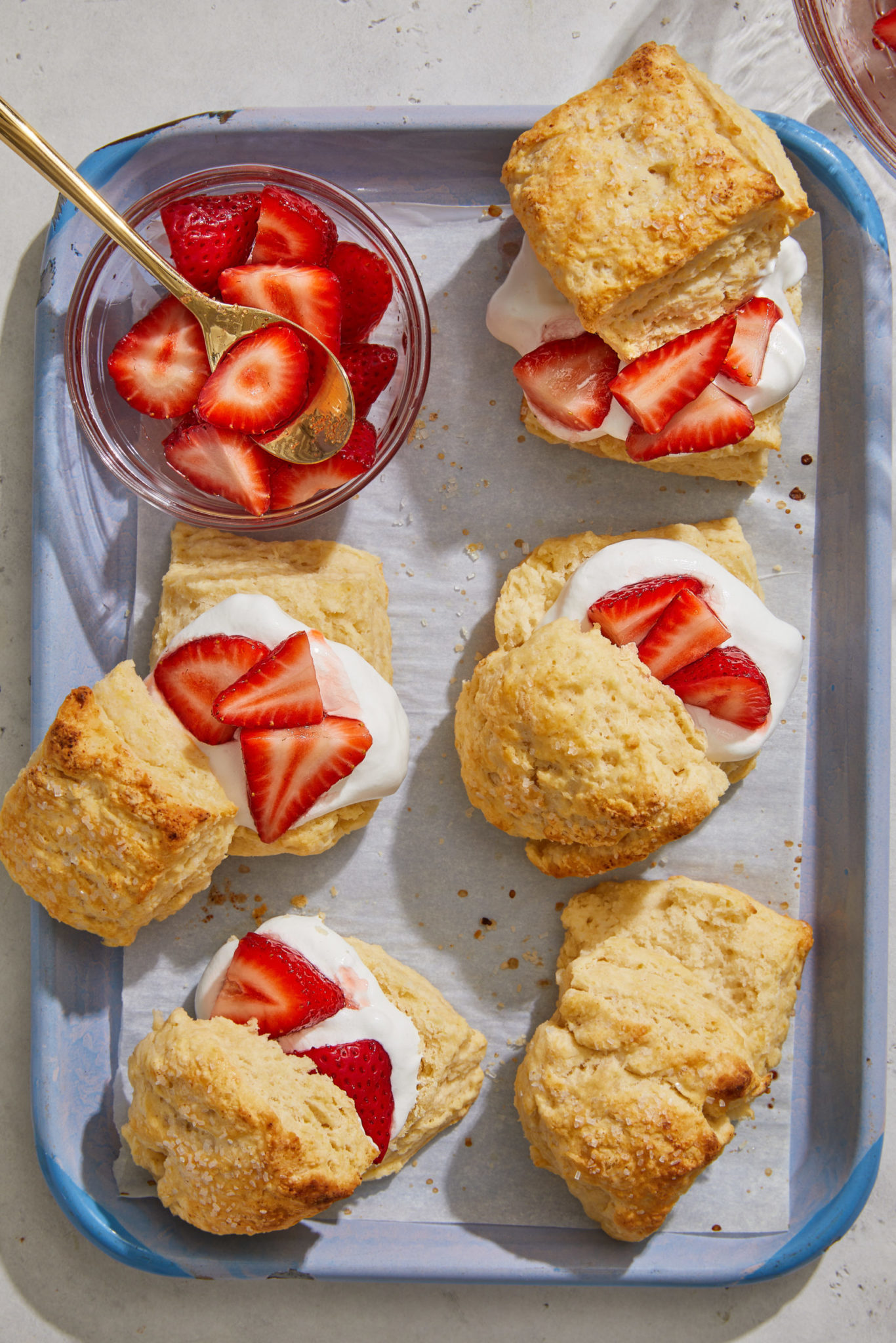 vegan strawberry shortcake biscuits 