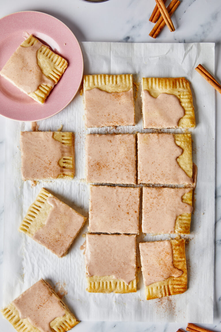 giant vegan brown sugar pop tart recipe cut in 12 serving sizes and topped with sweet cinnamon glaze.